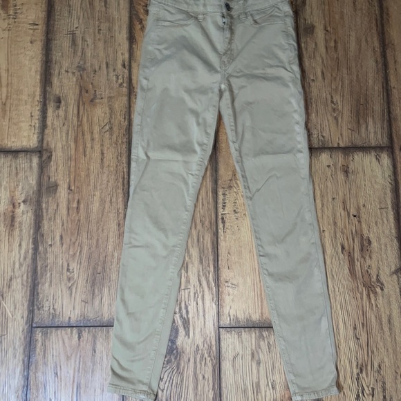 American Eagle Women Khakis - Picture 1 of 2